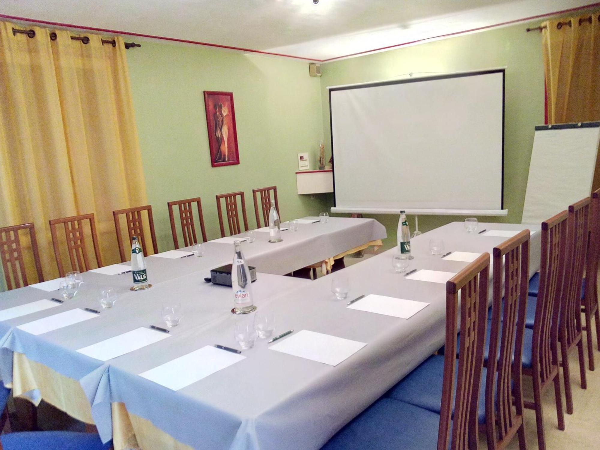 Logis Hotel Des Voyageurs Restaurant La Bonne Tabl'Hay Livron-sur-Drôme Zewnętrze zdjęcie