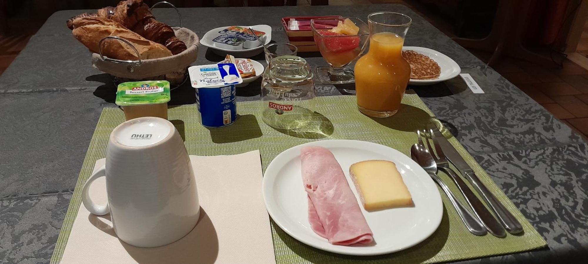 Logis Hotel Des Voyageurs Restaurant La Bonne Tabl'Hay Livron-sur-Drôme Zewnętrze zdjęcie